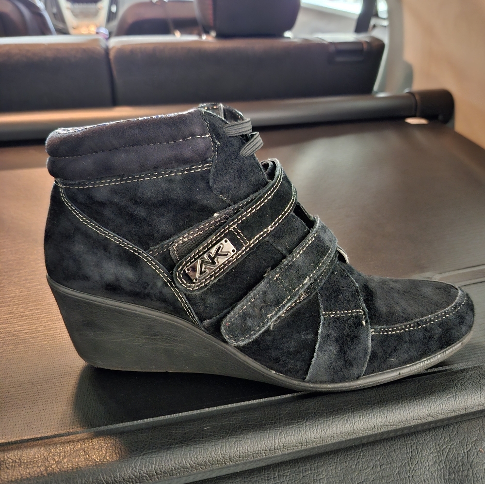 Ann Klein Black Suede Booties